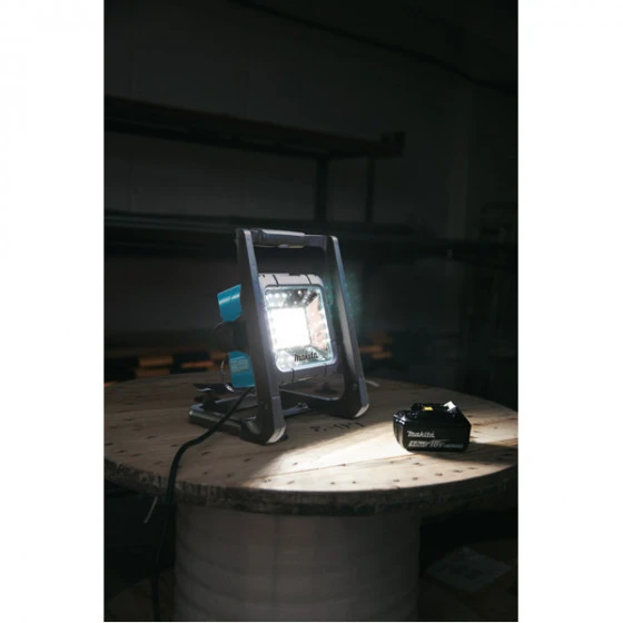 LAMPE MAKITA 14,4/18 V LI-ION (PRODUIT SEUL) - DEADML805 7 LAMPE MAKITA 14,4/18 V LI-ION (PRODUIT SEUL) - DEADML805 – Image 5